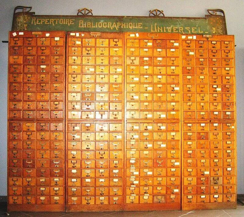Ящики с индексными карточками в Mundaneum